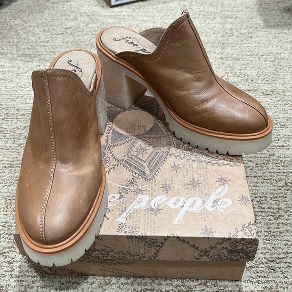 Free People Clogs - Picture 3 of 11